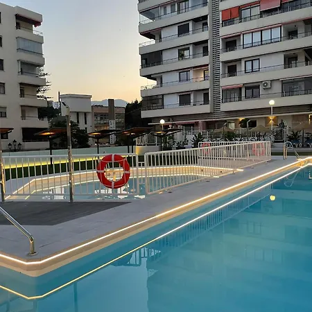Lägenhet Spacious In The Heart Of La Nogalera Torremolinos